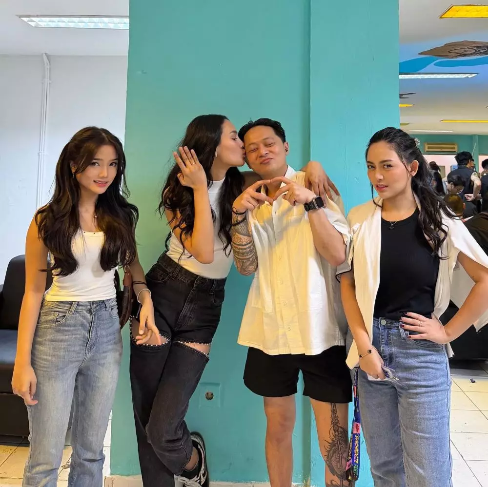 Erika Carlina akhirnya dilamar DJ Bravy © berbagai sumber