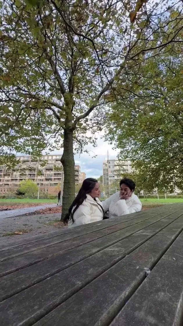 Potret mesra Reza Arap dan Lula Lahfah © 2025 brilio.net Potret mesra Reza Arap dan Lula Lahfah © 2025 brilio.net