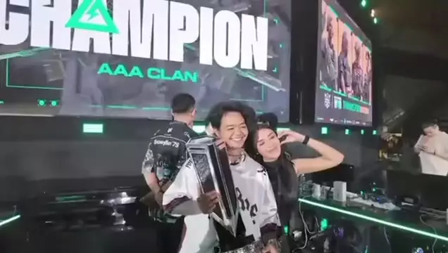 Potret mesra Reza Arap dan Lula Lahfah © 2025 brilio.net Potret mesra Reza Arap dan Lula Lahfah © 2025 brilio.net