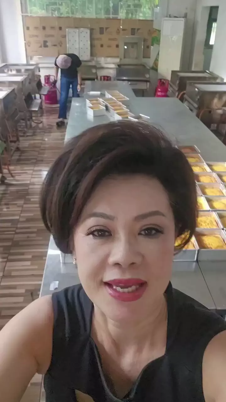 Ci Mehong facelift di usia 54 tahun © 2025 brilio.net Ci Mehong facelift di usia 54 tahun © 2025 brilio.net