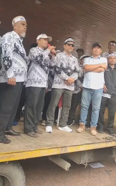 Abdul Muis guru di Sulsel dipecat jelang pensiun © TikTok Abdul Muis guru di Sulsel dipecat jelang pensiun © TikTok