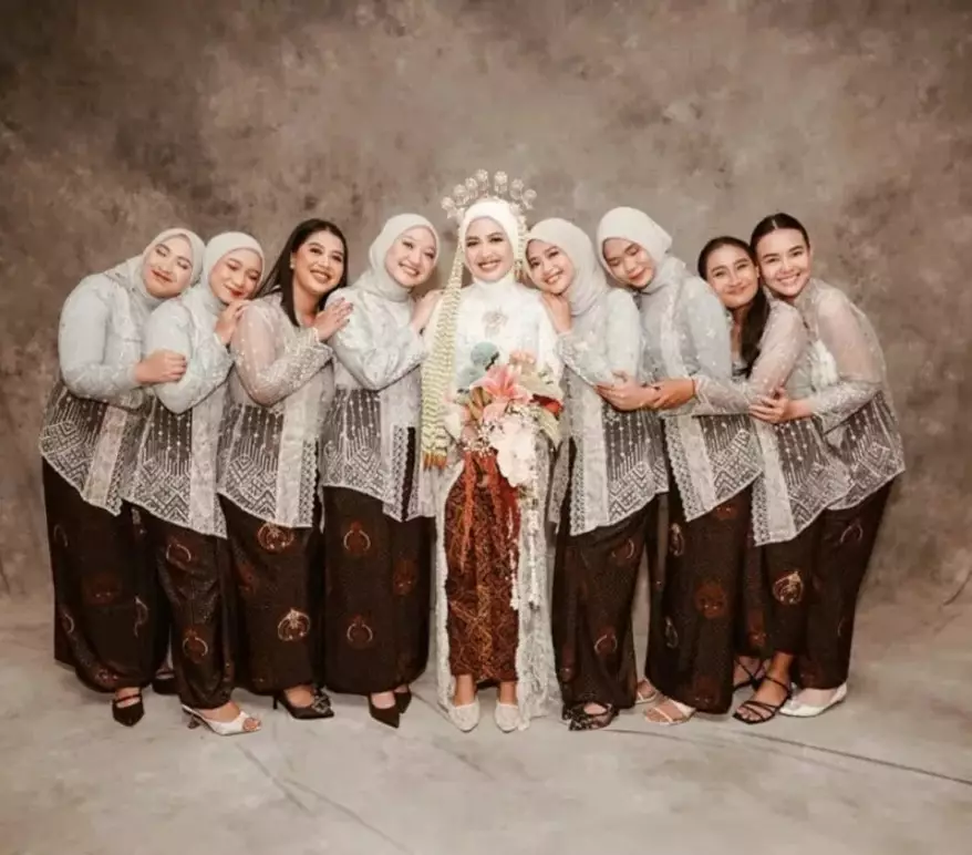 Amanda Manopo jadi bridesmaid sahabatnya © Instagram