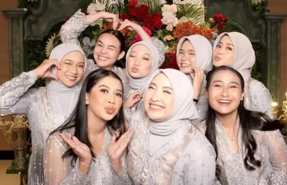 Amanda Manopo jadi bridesmaid sahabatnya © Instagram