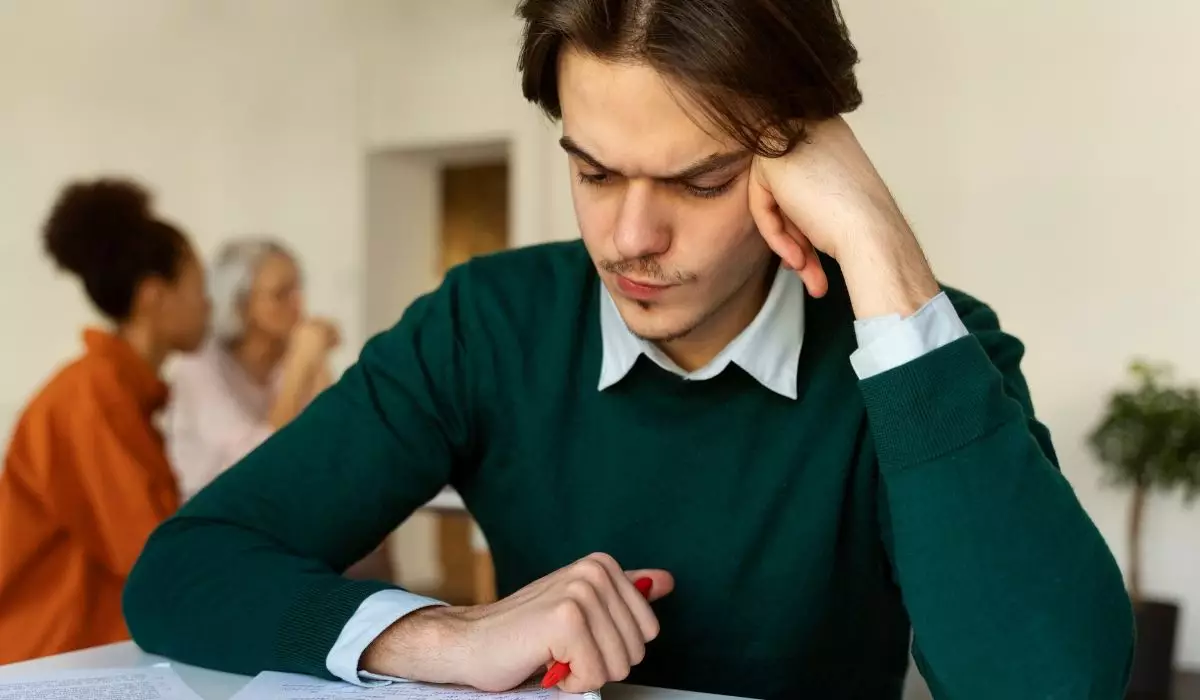 50 Contoh kalimat transitif dan intransitif lengkap dengan pengertian dan perbedaannya