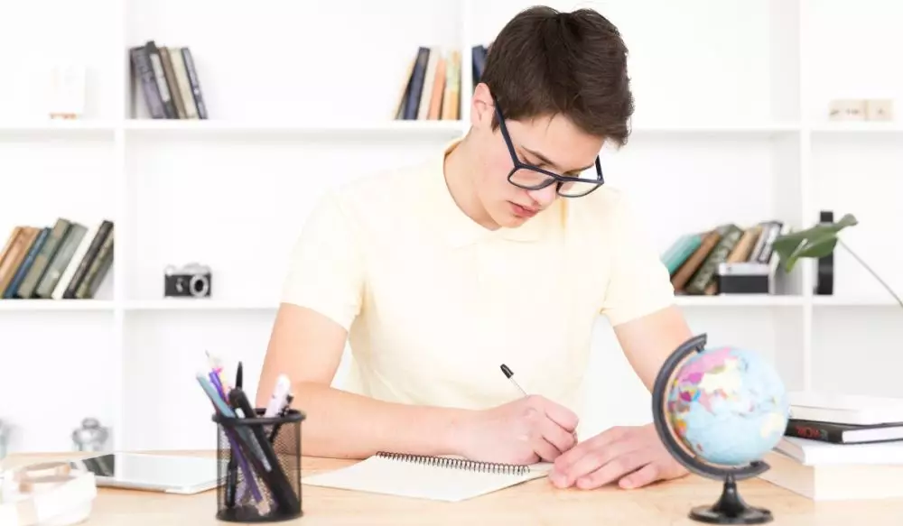 contoh kalimat transitif dan intransitif © 2025 Freepik.com contoh kalimat transitif dan intransitif © 2025 Freepik.com