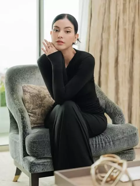 Profil lengkap Medina Dina © 2025 Instagram