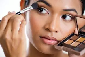 10 Warna Viva eyeshadow cream terbaik, bikin tampilan mata makin glowing dan segar