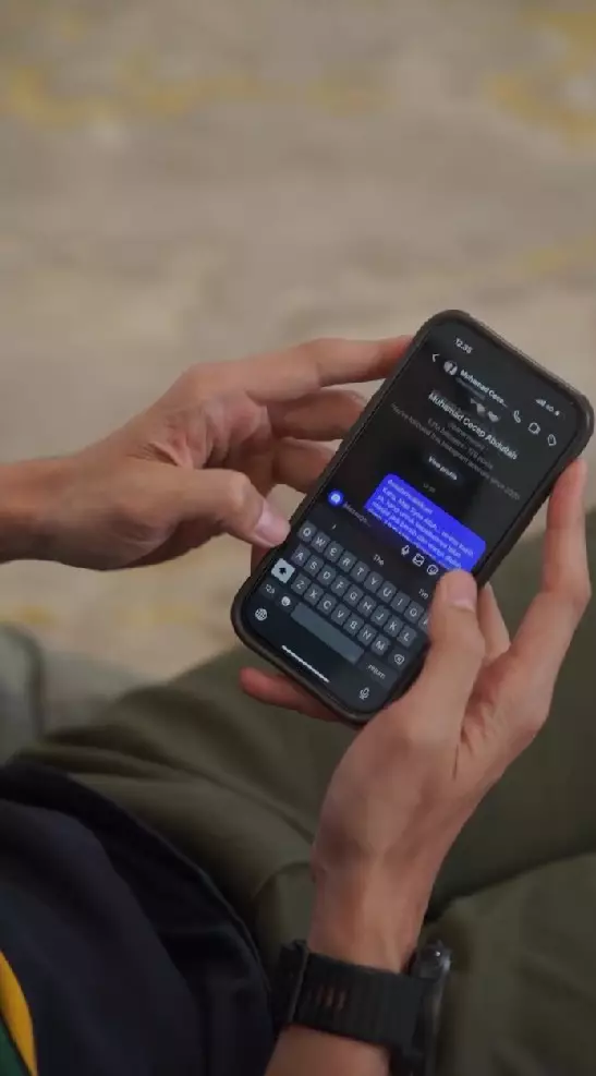 Teuku Wisnu sukarela bersihkan masjid © Instagram Teuku Wisnu sukarela bersihkan masjid © Instagram