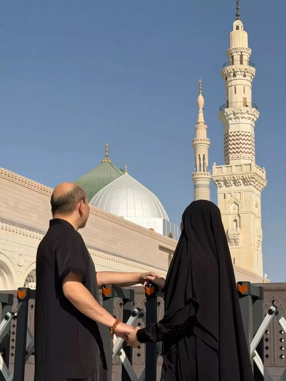 Potret Ari Sigit dan Suci Winata umrah © 2025 Instagram Potret Ari Sigit dan Suci Winata umrah © 2025 Instagram