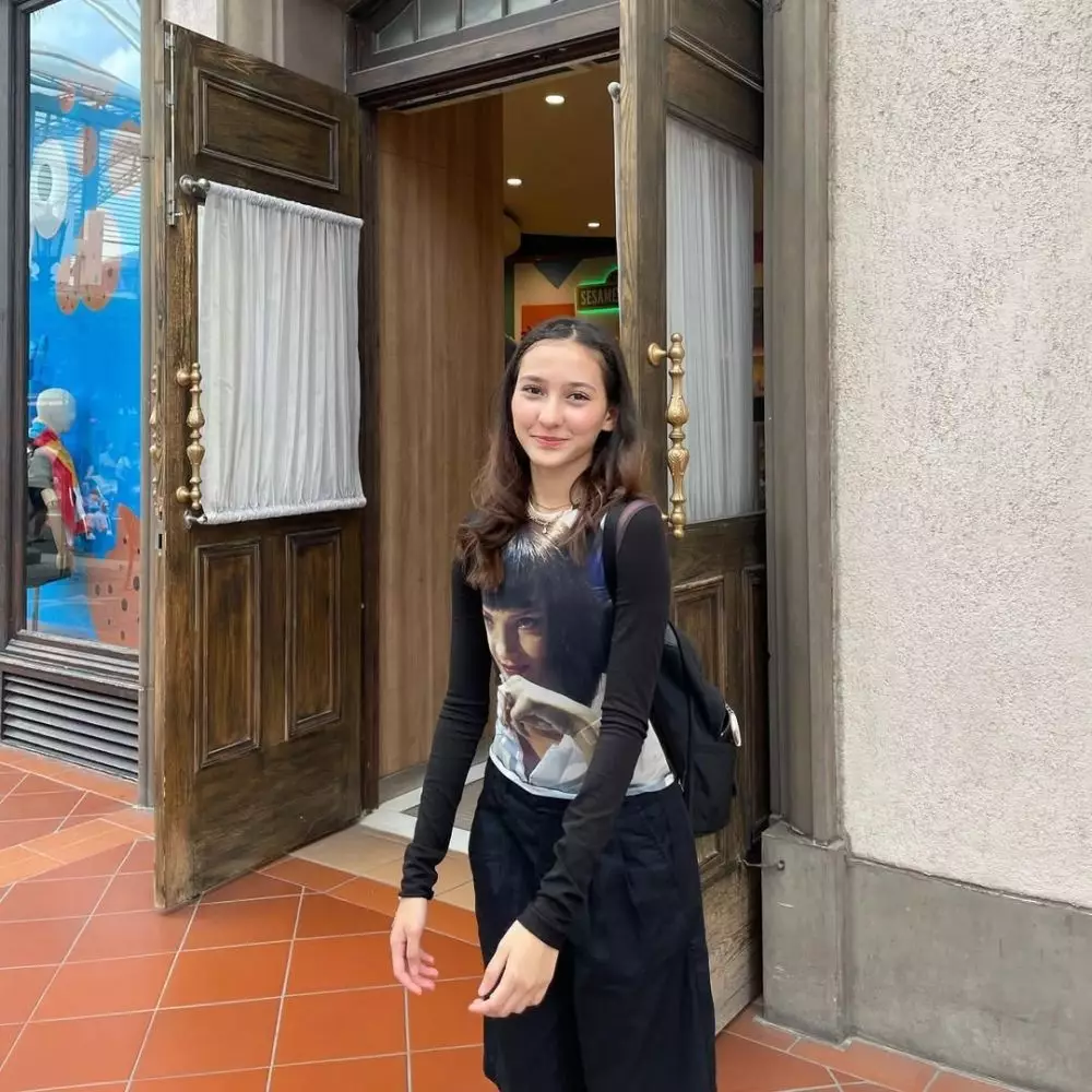 Hadijah Shahab Lilu si robot di sinetron Tangan-Tangan Mungil © 2025 brilio.net Hadijah Shahab Lilu si robot di sinetron Tangan-Tangan Mungil © 2025 brilio.net