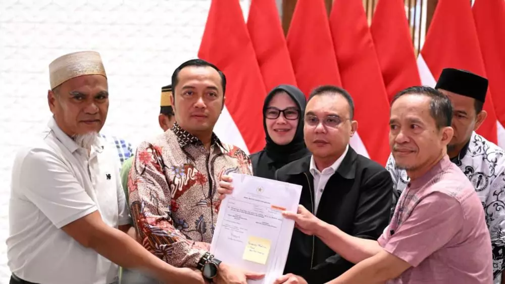 Dua guru di Luwu Utara dipenjara dapat rehabilitasi dari presiden © 2025 brilio.net Dua guru di Luwu Utara dipenjara dapat rehabilitasi dari presiden © 2025 brilio.net