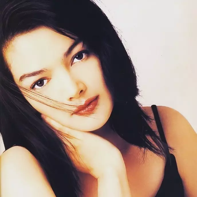 Ida Iasha yang awet muda berbagai sumber