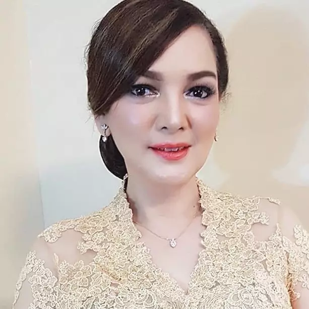 Gadis Warkop ini dijuluki vampir cantik, 11 potret lawas Ida Iasha yang memesona dari dulu