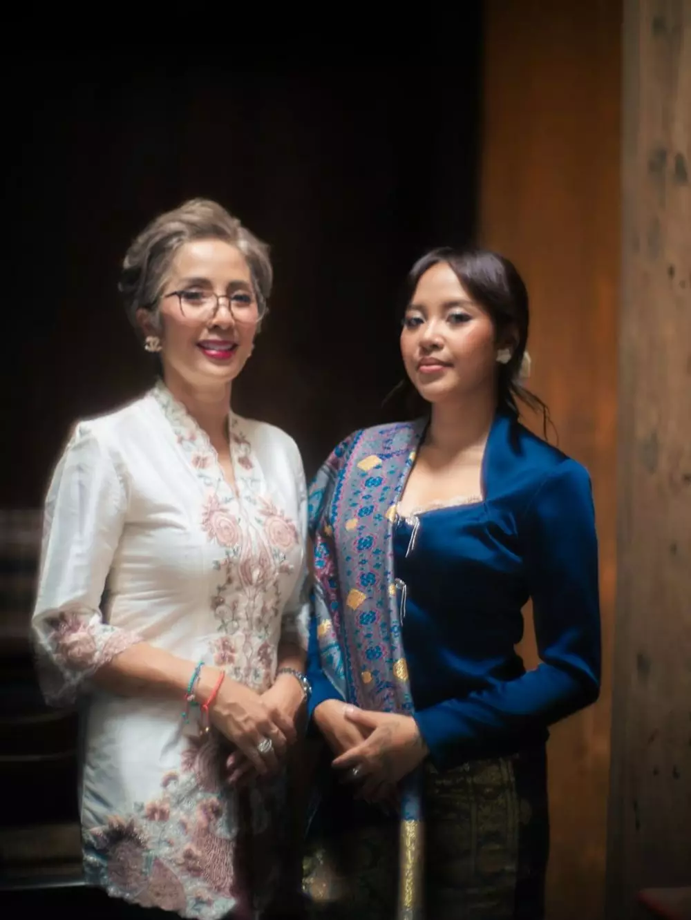 Vitta Dessy mantan Ari Lasso wisuda putrinya Audra Lasso © 2025 brilio.net Vitta Dessy mantan Ari Lasso wisuda putrinya Audra Lasso © 2025 brilio.net