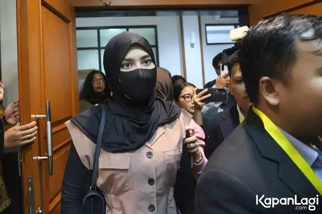 Angbeen Rishi dan Adly Fairuz tetap bersahabat © 2025 brilio.net