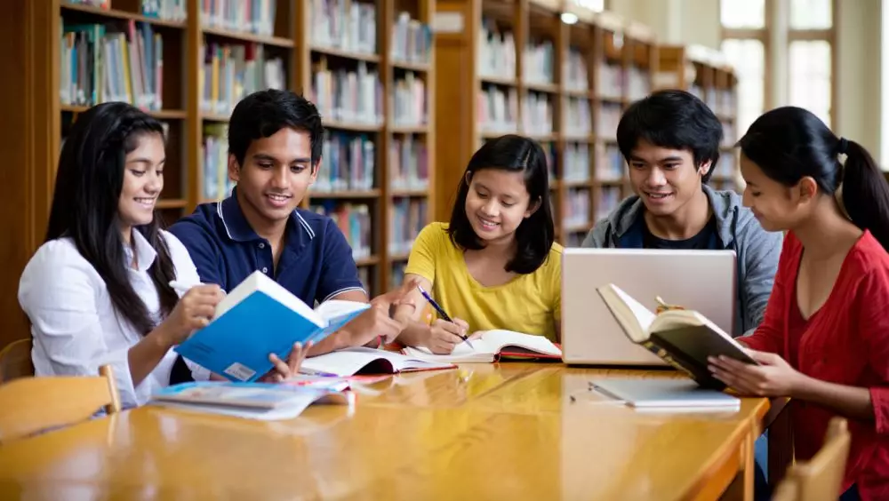 Contoh kalimat berikrar yang kuat dan bermakna © 2025 brilio.net