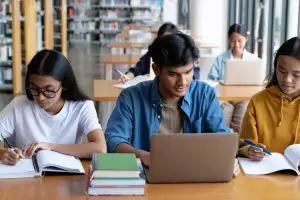 50 Contoh kalimat yang mengandung kata berantonim yang mudah dipahami, lengkap dengan penjelasannya