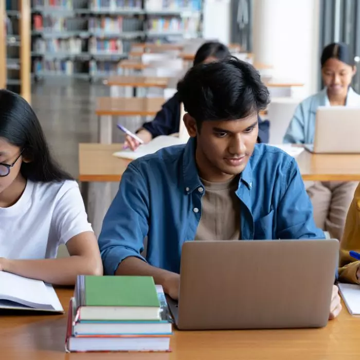 50 Contoh kalimat yang mengandung kata berantonim yang mudah dipahami, lengkap dengan penjelasannya