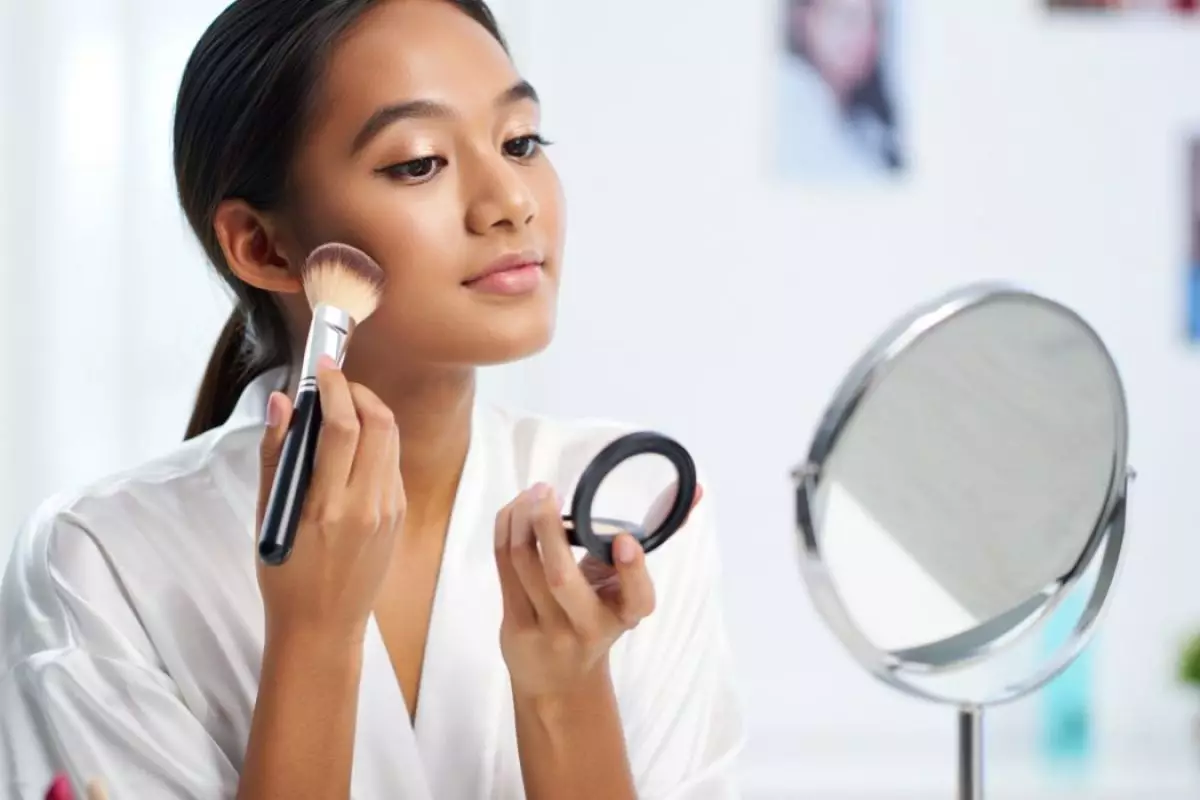 Tetap flawless seharian, ini rekomendasi bedak Viva terbaik untuk semua jenis kulit