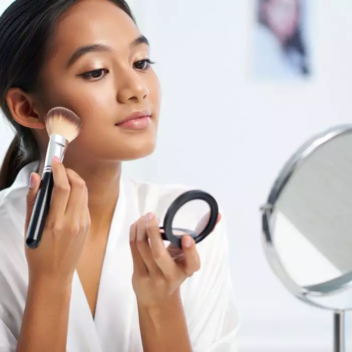 Tetap flawless seharian, ini rekomendasi bedak Viva terbaik untuk semua jenis kulit