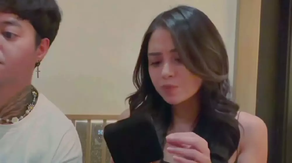 Reza Arap beri cincin Lula Lahfah © Instagram Reza Arap beri cincin Lula Lahfah © Instagram