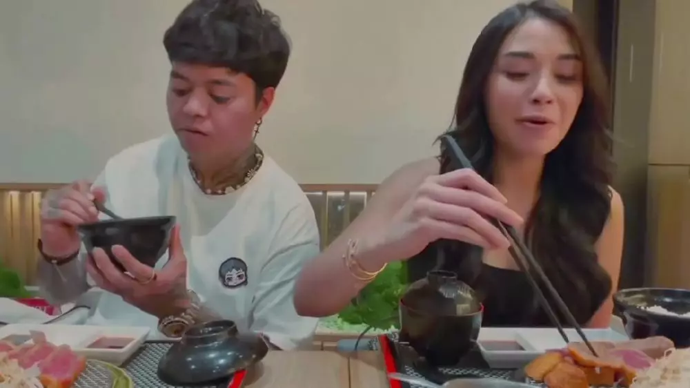 Reza Arap beri cincin Lula Lahfah © Instagram Reza Arap beri cincin Lula Lahfah © Instagram