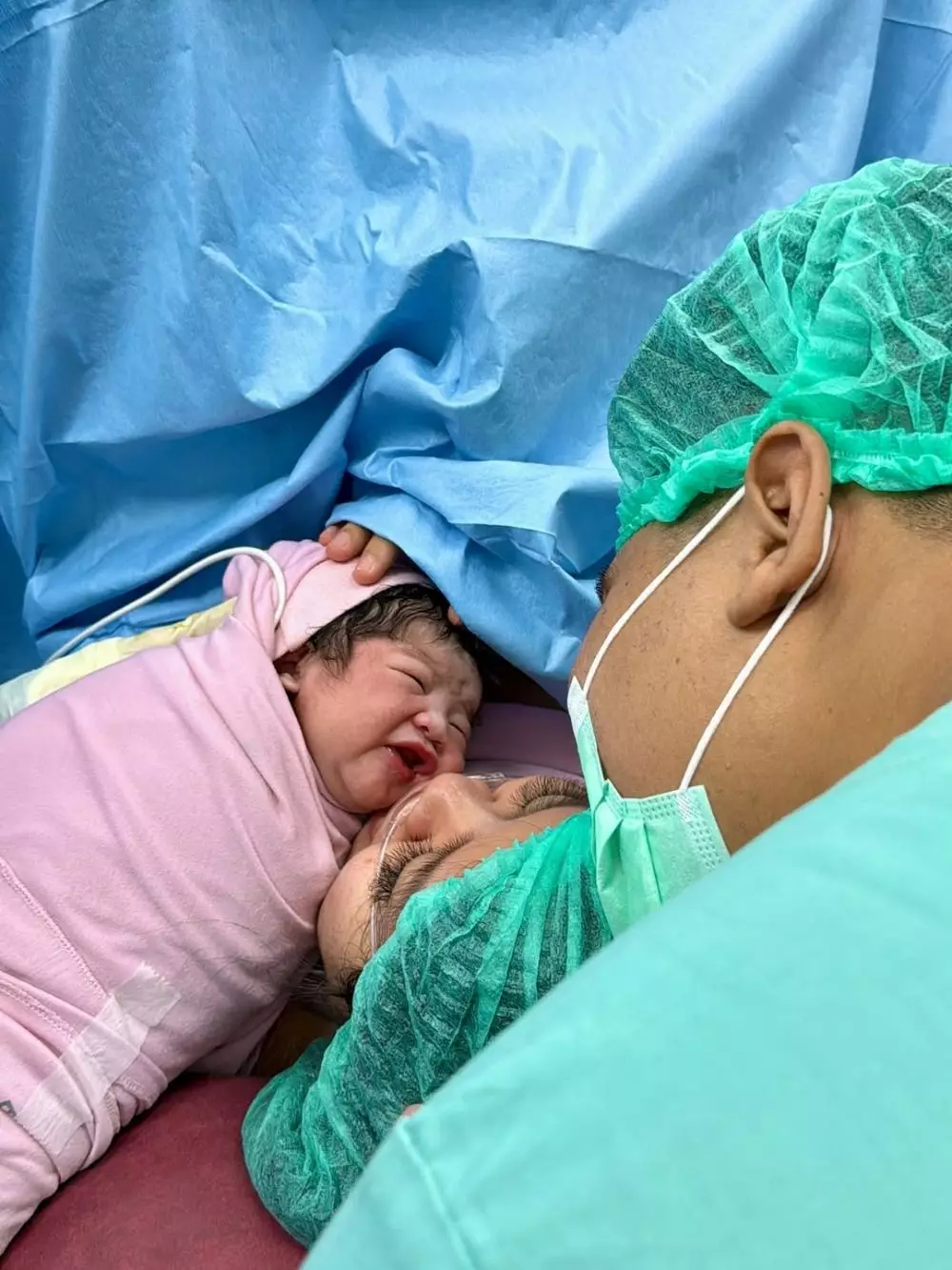 Indah istri Frans Faisal melahirkan anak pertama © 2025 brilio.net Indah istri Frans Faisal melahirkan anak pertama © 2025 brilio.net