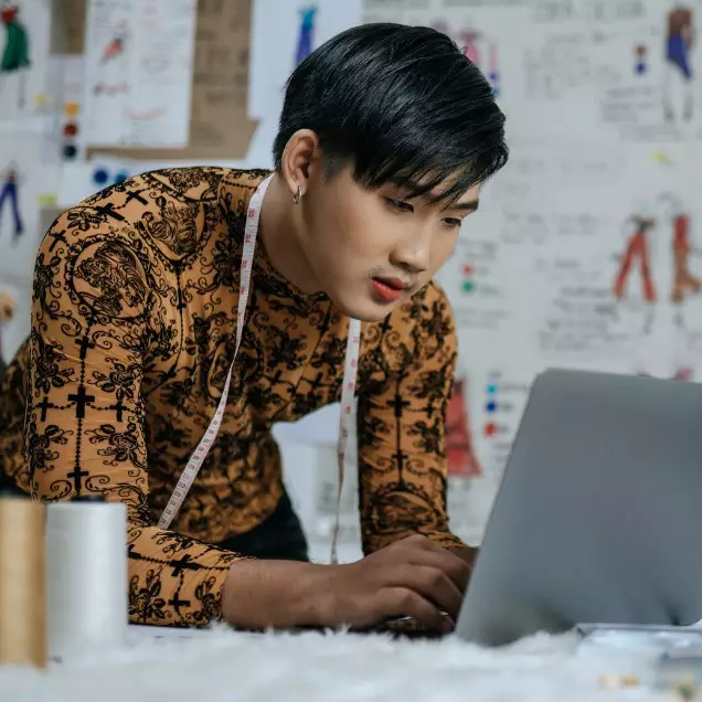 Apa itu side hustle? Pengertian, tren saat ini, dan cara memulainya tanpa burnout