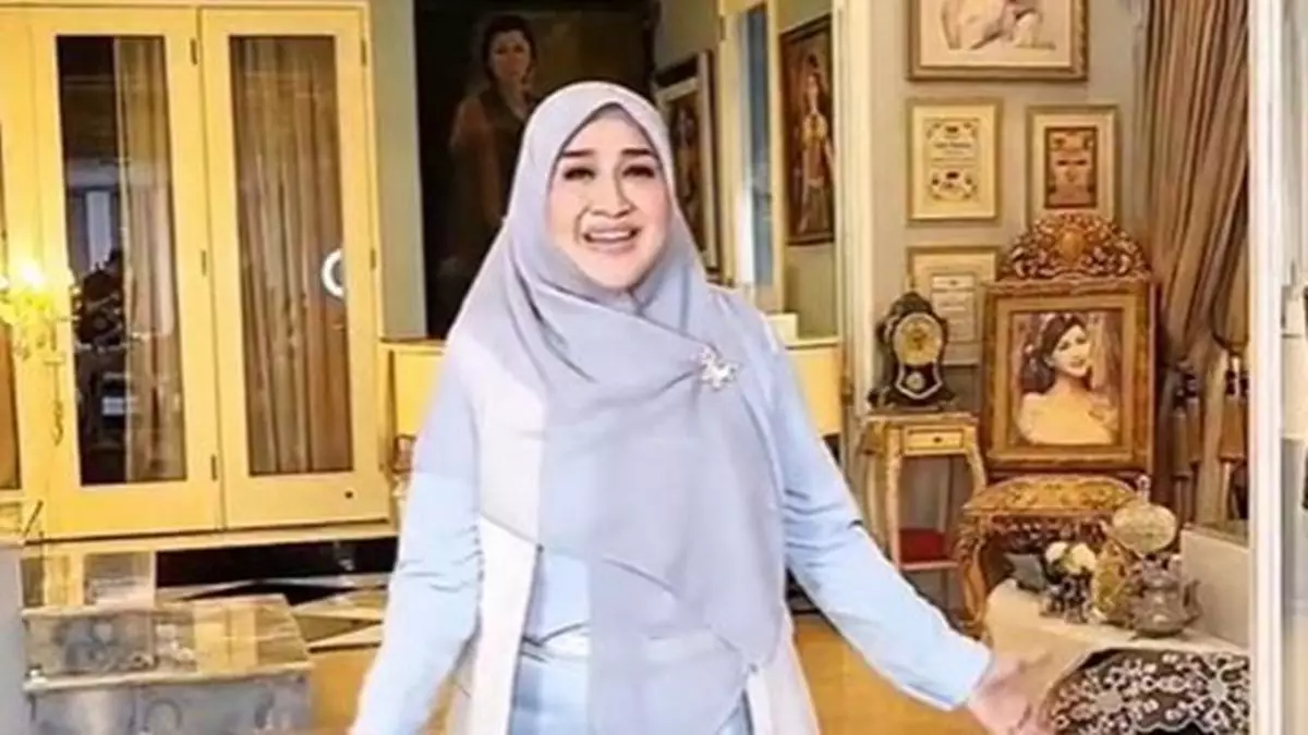 6 Potret area belakang rumah Paramitha Rusady, elegan dan bernuansa klasik