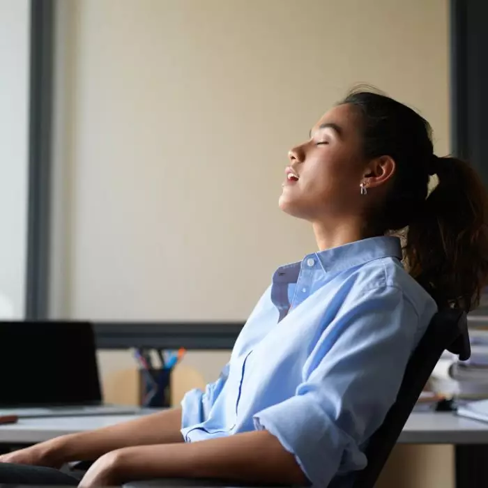 100 Kata-kata lucu pengingat diri sendiri yang bikin hidup lebih enteng