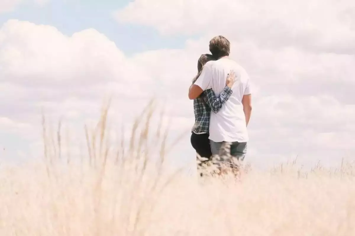 100 Kata-kata mutiara cinta paling indah, simpel, dalam, dan penuh makna