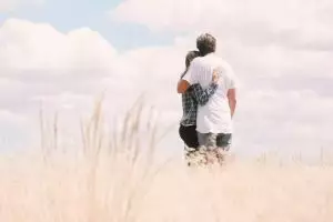 100 Kata-kata mutiara cinta paling indah, simpel, dalam, dan penuh makna