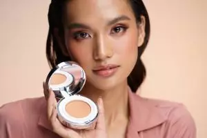 10 Rekomendasi produk cushion untuk kulit berjerawat, ringan, non-comedogenic, dan tahan lama