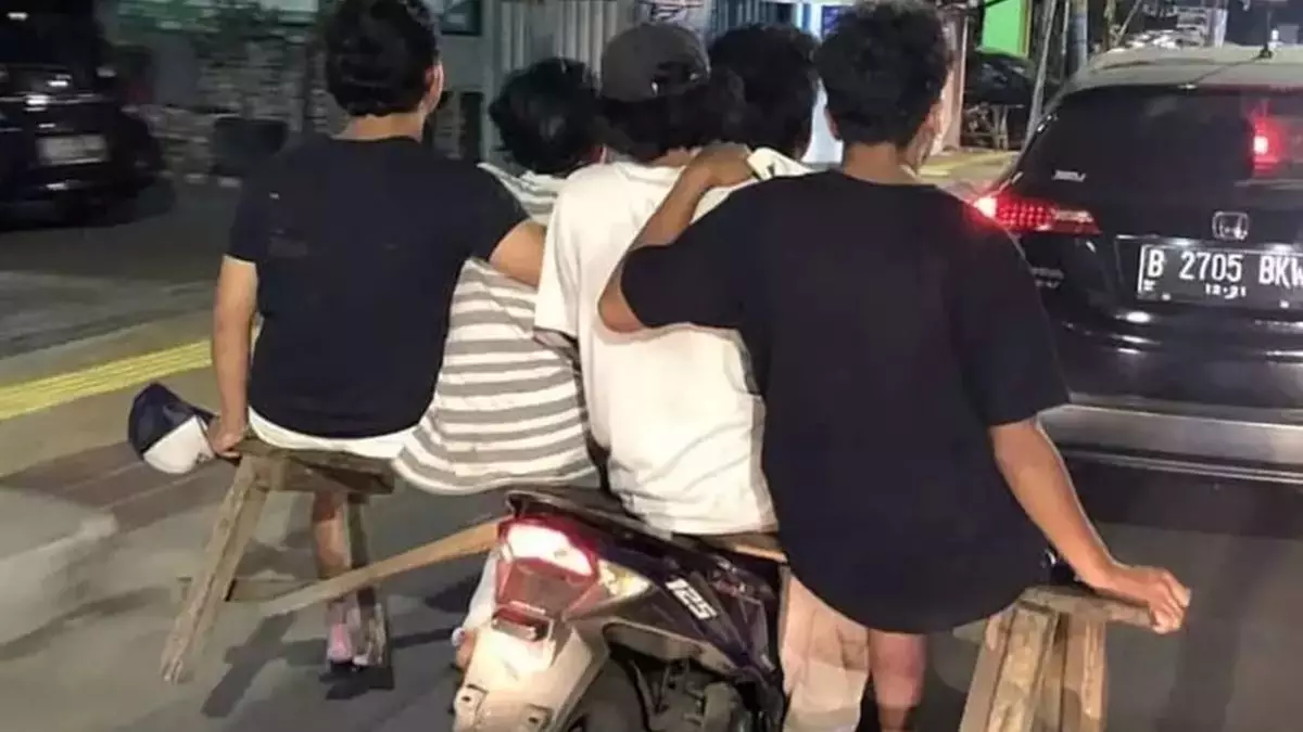 11 Momen kocak bareng temen-temen, aksi spontan mereka bikin kejadian jadi nggak terduga abis