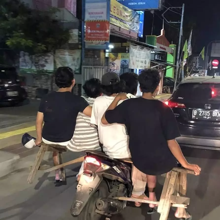 kocak bareng teman © berbagai sumber kocak bareng teman © berbagai sumber