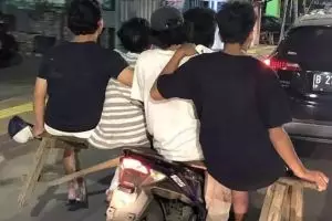 11 Momen kocak bareng temen-temen, aksi spontan mereka bikin kejadian jadi nggak terduga abis