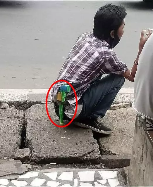 saku belakang celana © berbagai sumber saku belakang celana © berbagai sumber