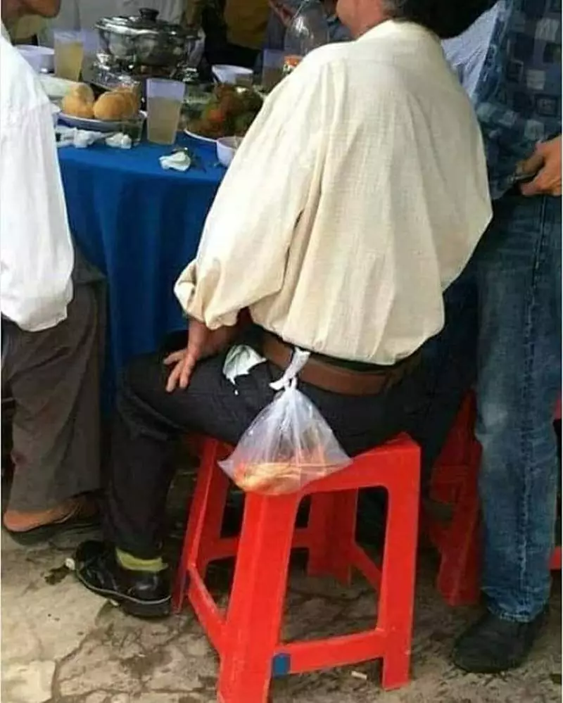 saku belakang celana © berbagai sumber saku belakang celana © berbagai sumber