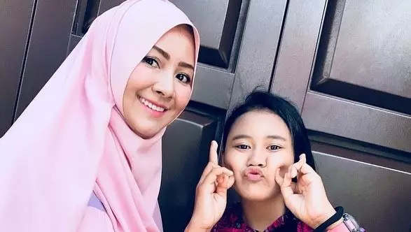 Mpok Uyuy TOP dan Aliya di dunia nyata © 2023 brilio.net Mpok Uyuy TOP dan Aliya di dunia nyata © 2023 brilio.net