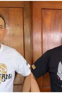 Jadi salah satu pelawak kondang, tentu banyak yang penasaran seperti apa kediaman Cak Lontong.