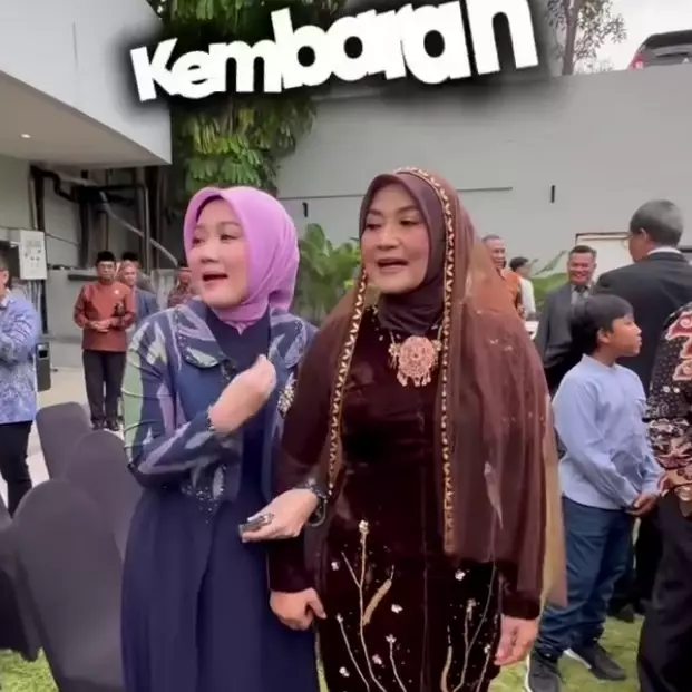 Hadiri pernikahan keponakan, ternyata Atalia Praratya ngaku punya saudara 'kembar', ini potretnya