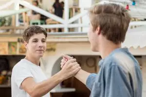 100 Kata-kata penyemangat untuk sahabat saat terpuruk, biar dia nggak kehilangan harapan