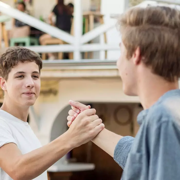 100 Kata-kata penyemangat untuk sahabat saat terpuruk, biar dia nggak kehilangan harapan