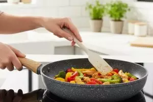 9 Rekomendasi merk wajan anti lengket terbaik dengan gagang ergonomis, nyaman untuk masak setiap hari