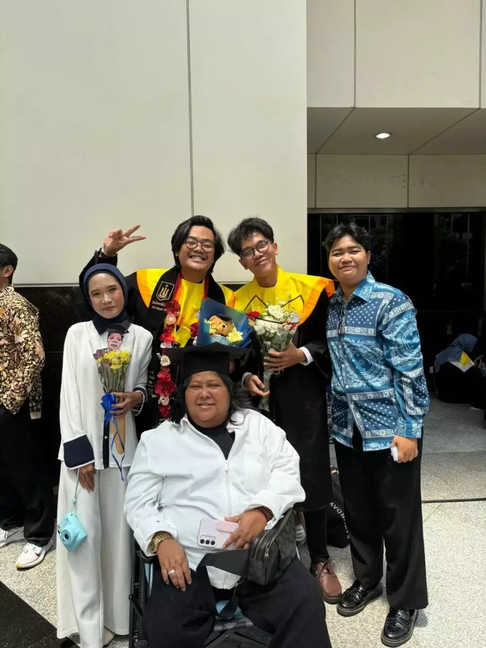 Momen wisuda anak Suti Karno © 2025 Instagram Momen wisuda anak Suti Karno © 2025 Instagram