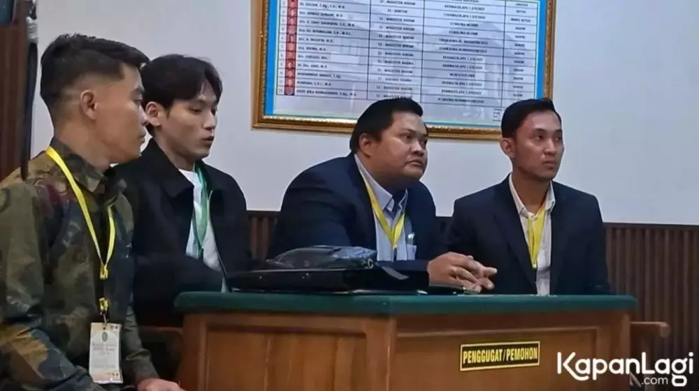 Na Daehoon jalani sidang cerai pertama © 2025 brilio.net Na Daehoon jalani sidang cerai pertama © 2025 brilio.net