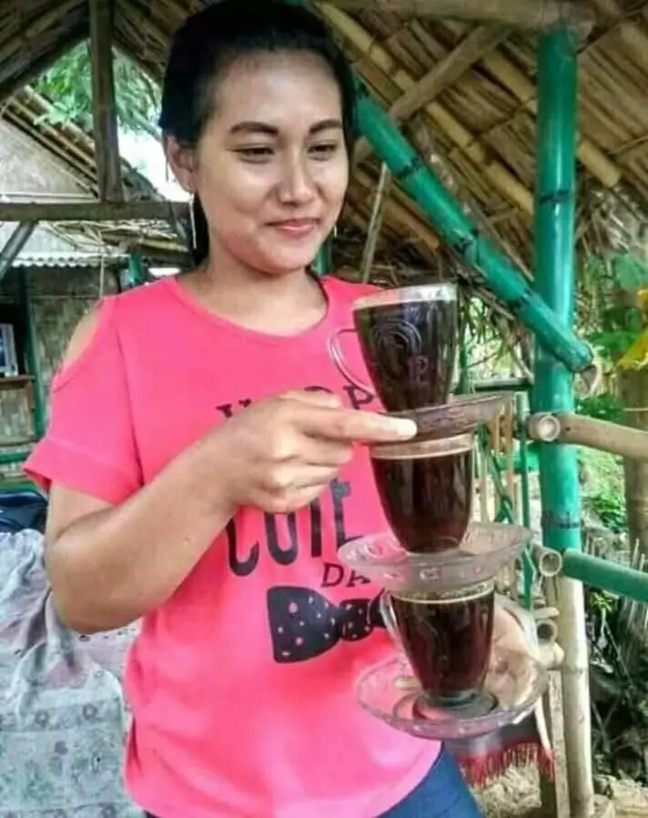 penyajian kopi nyeleneh © berbagai sumber