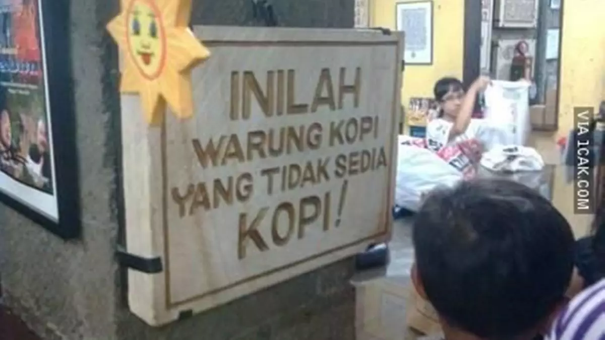 13 Tulisan nyeleneh di warung kopi yang bikin ngakak, bapak-bapak auto nyengir pas baca