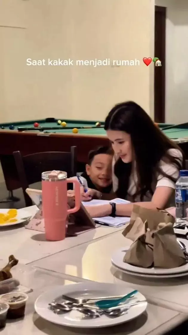 Potret kebersamaan Air Rumi dan Hassya Ramadhani © 2025 brilio.net Potret kebersamaan Air Rumi dan Hassya Ramadhani © 2025 brilio.net