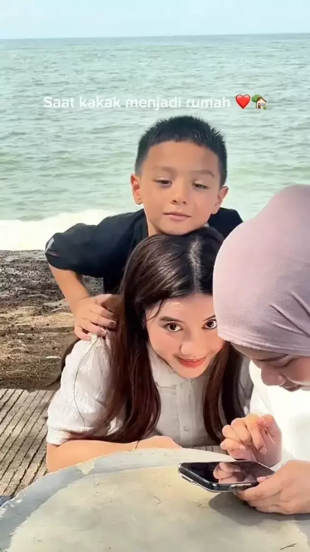 Potret kebersamaan Air Rumi dan Hassya Ramadhani © 2025 brilio.net Potret kebersamaan Air Rumi dan Hassya Ramadhani © 2025 brilio.net